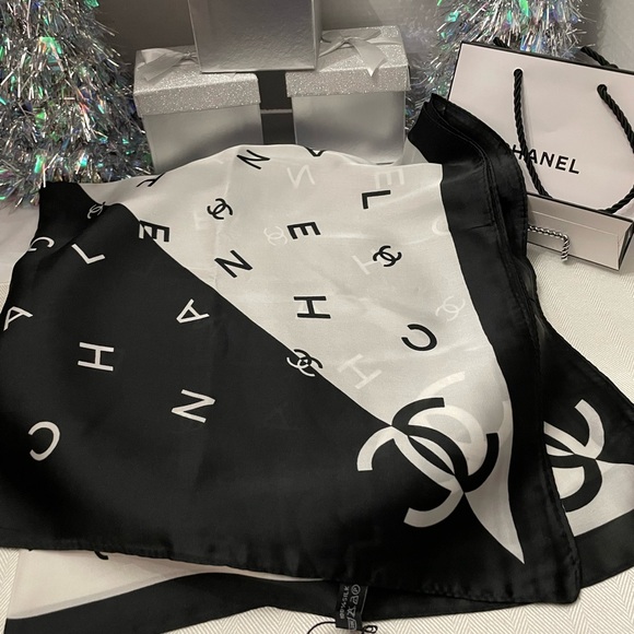 NWOT AUTHENTIC CHANEL BLACK AND WHITE CC SILK SCARF NO BOX - Picture 2 of 4